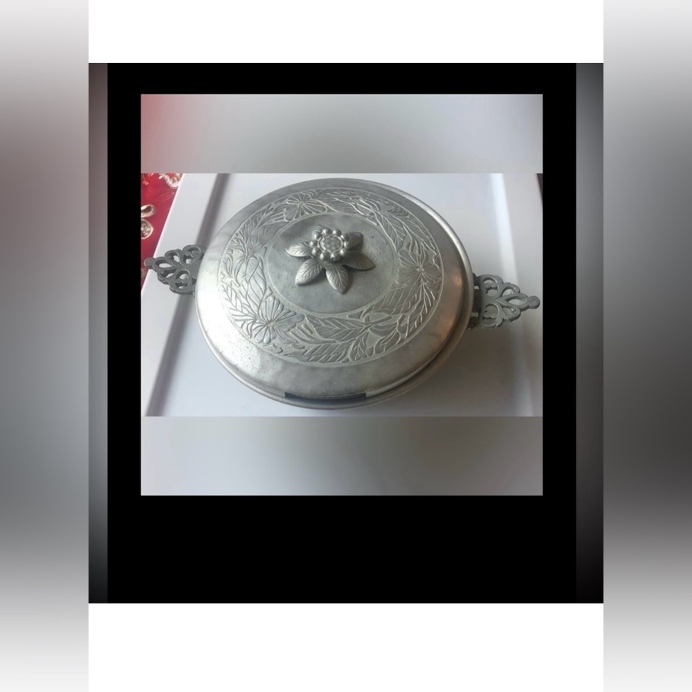 Everlast Silver Decorative Covered Casserole Pan